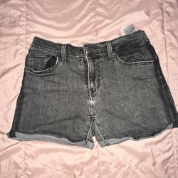 Size 29 Mid Length Levi Shorts