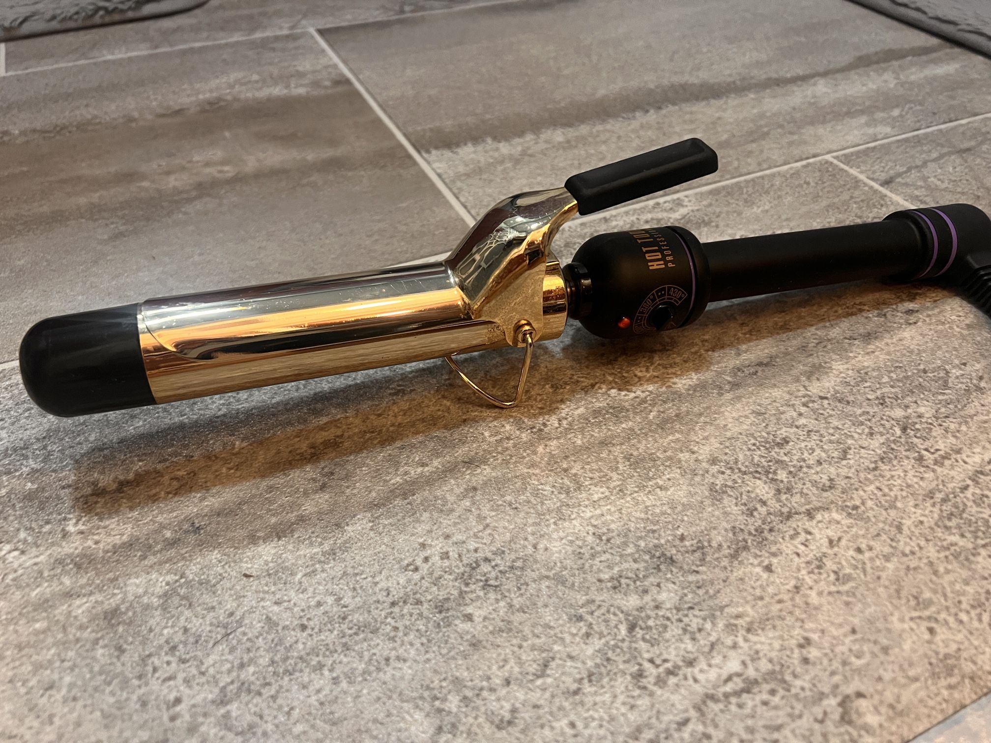 Great Condition Hot Tools Professionals 1 1/4 Size Barrel. Gold Played