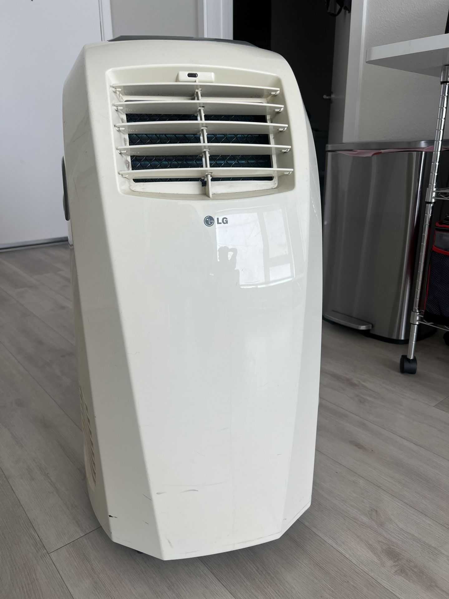 AC Unit (LG) - Portable!