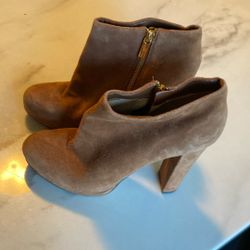Micheal Kors brown heels
