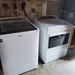 Whirlpool Washer & Dryer, Matching. Both  Electric 