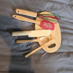 Kids pretend play utensils & cutting board
