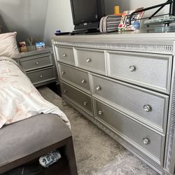 Queen Size Set With Furniture