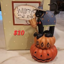 Williraye Studios Cat On Pumpkin Collectible