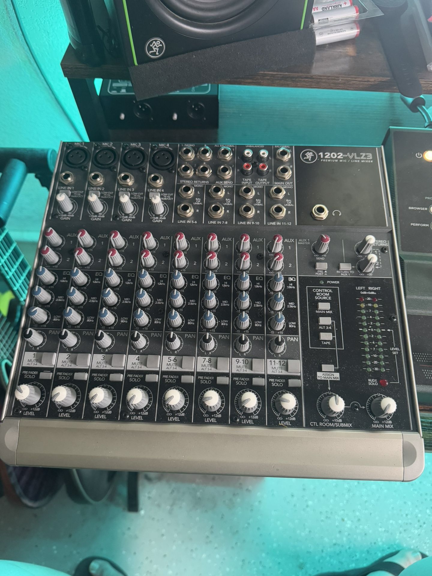 1202-VLZ3 12 Channel Mic/Line Mixer