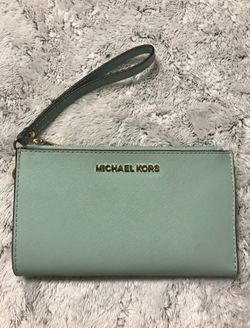 Michael Kors Jet Set Travel Double Zip Wristlet Wallet in the color Pale Jade