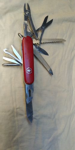 A,MULTI TOOL SWISS VICTORINOX