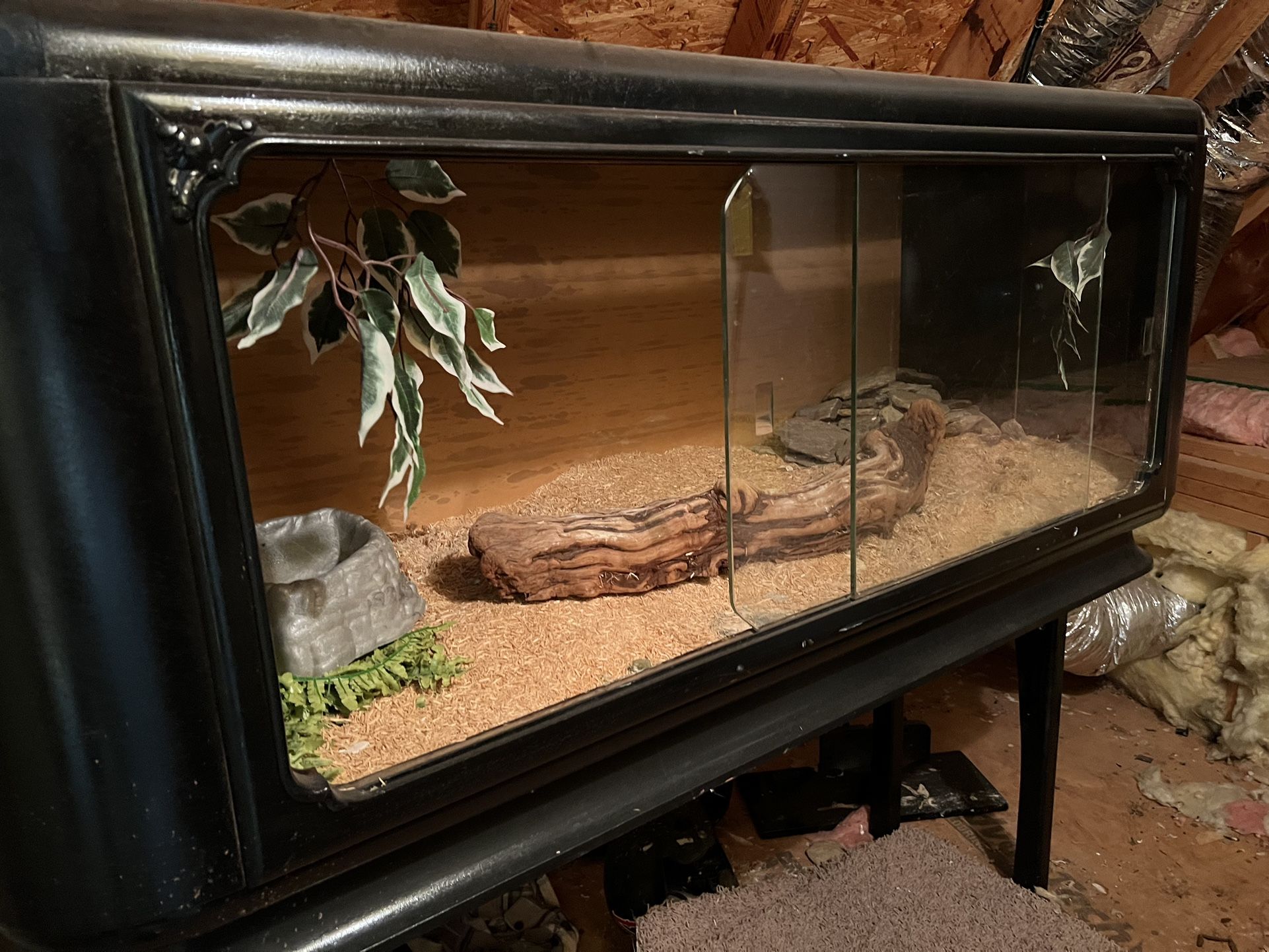 Very Cool Wooden Reptile Cage With Glass Doors for Sale in Whisper Pnes