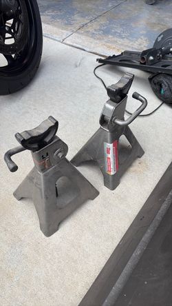Jack stands
