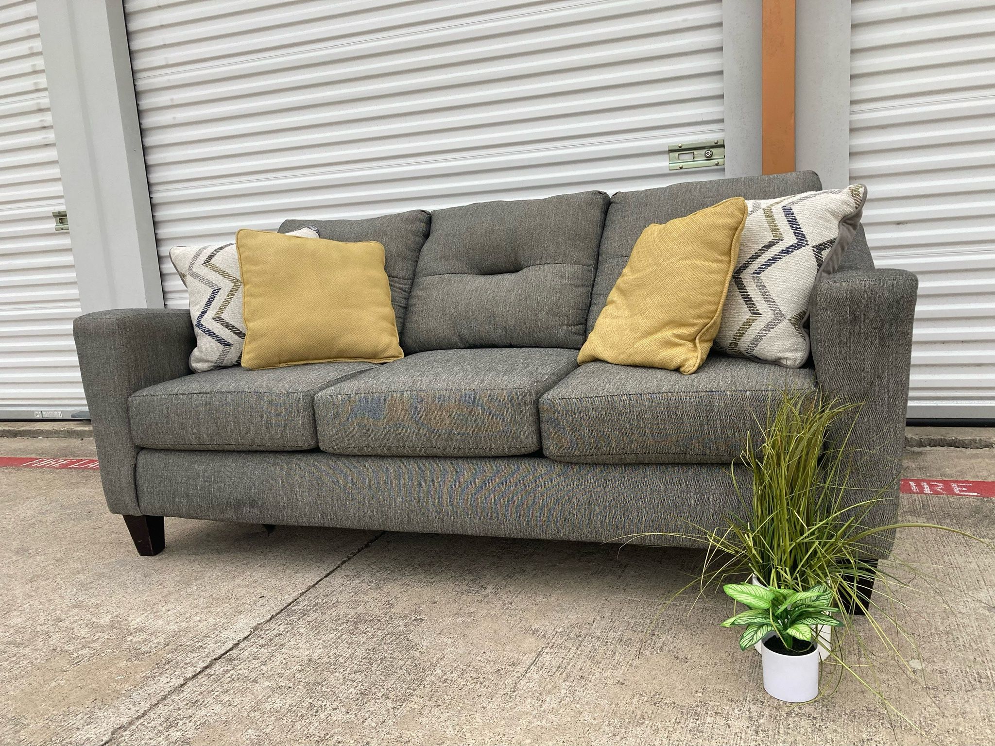 GREY SOFA! FREE DELIVERY! for Sale in Dallas, TX OfferUp