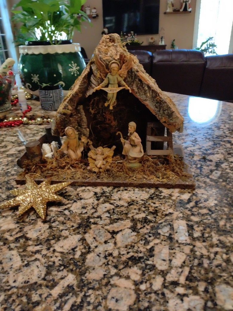 Christmas Nativity & Stable Table Decor 
