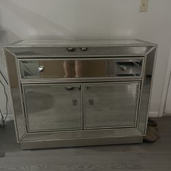 Mirrored Accent Cabinet / Dresser 