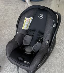 Infant Car Seat + Seat Base // Silla De Bebé + Base