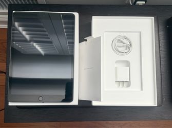 Apple IPad 8th Gen mint condition
