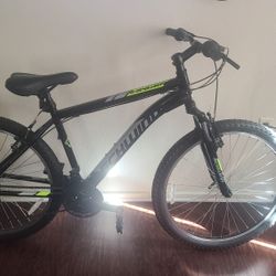 MENS SCHWINN 26" BIKE WITH GEARS AND SUPPENSION ALUMINUM FRAME 