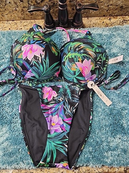Womens New Victoria Secret Bikini Size 34DD And Medium Cheeky Bottoms