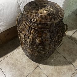 Hamper / Basket 