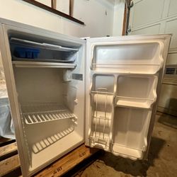 ASPE MINI FRIDGE