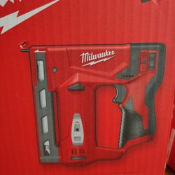 Milwaukee M12 Crown Stapler