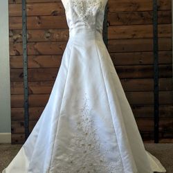 Elizabeth Stuart Beaded Strapless White Wedding Gown Size 8