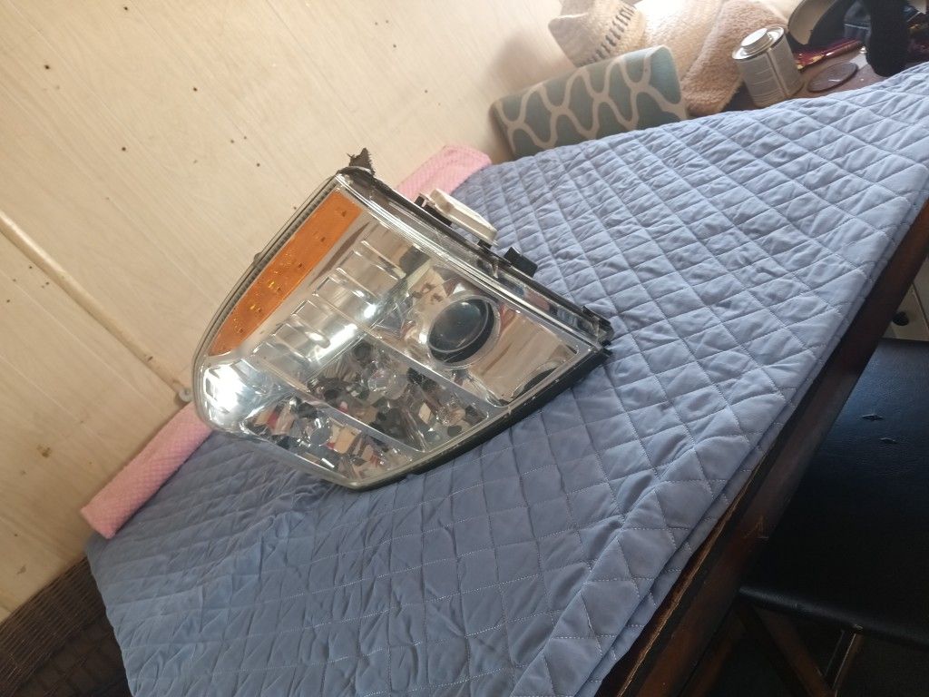 2007-2014 Cadillac Escalade Xenon HiD Left Side Headlight 