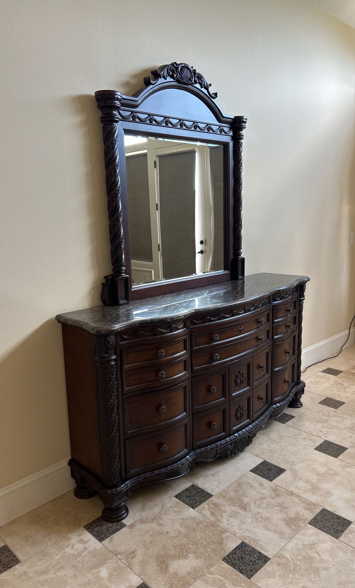Dresser With Mirror