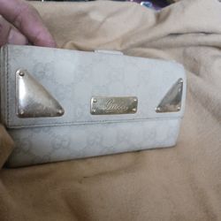 Womans GUCCI Wallet
