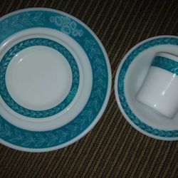 Pyrex Dinnerware Setting
