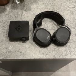 Arctic Wireless Pro Gaming Headphones 