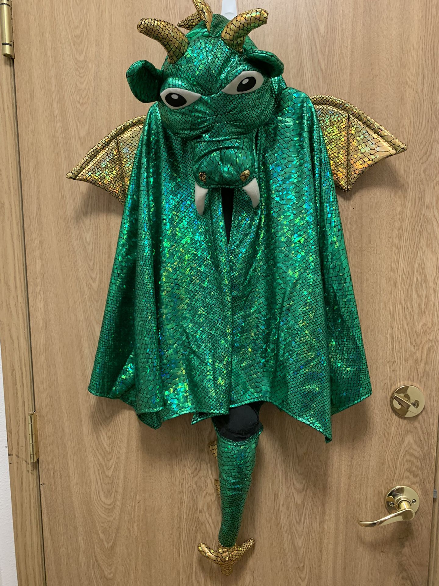 Kid’s Costume- Dragon Hooded Cape New/never Used ( One Size) (Pending Pick Up) 