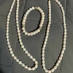 Pearl Necklaces And Bracelet 