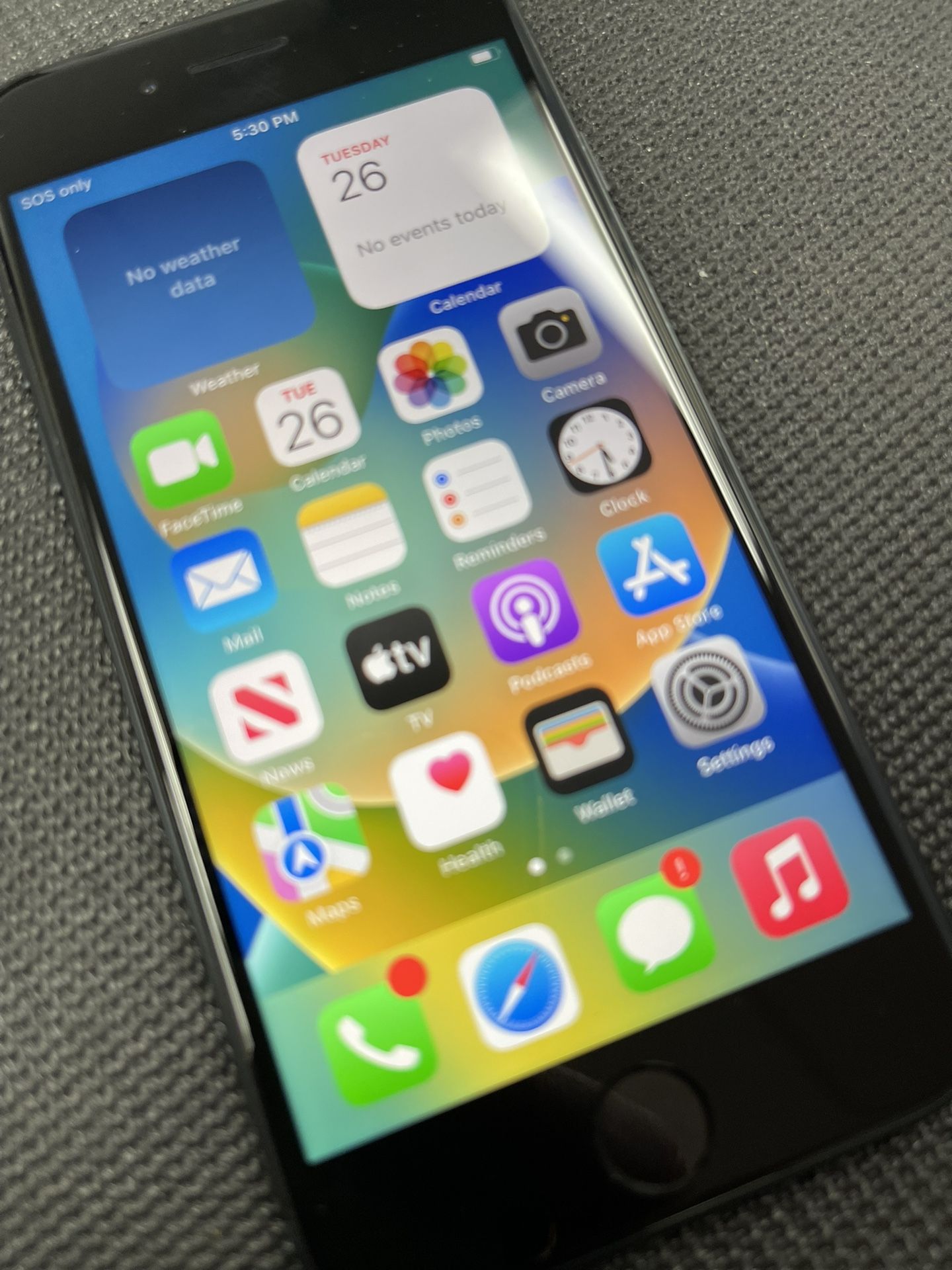 Iphone SE 3rd gen 64 GB T Mobile only 30 day warranty