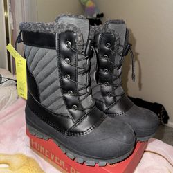 New kids snow boots size 3