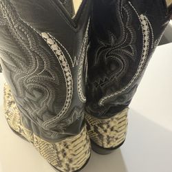 8.5 Snake Skin Boots 