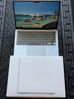 Apple MacBook Air 13” M4 in Sky Blue