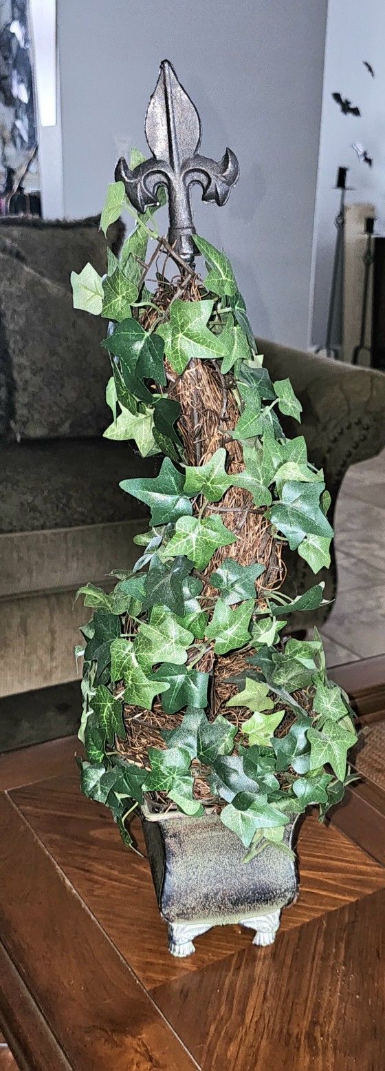 Ivy Topiari With Metal Vase