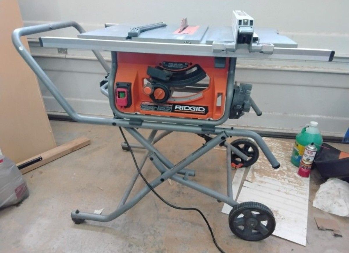 RIDGID R4514 15 Amp 10 in. Portable Corded Pro Jobsite Table Saw with Stand Works Great. $550 at Home Depot