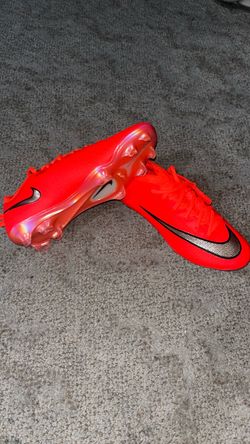 Red Nike vapor elite soccer cleats size 9