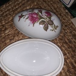 Vintage TIiI Wayzata  Minnesota  Egg/Shaped Trinket Box