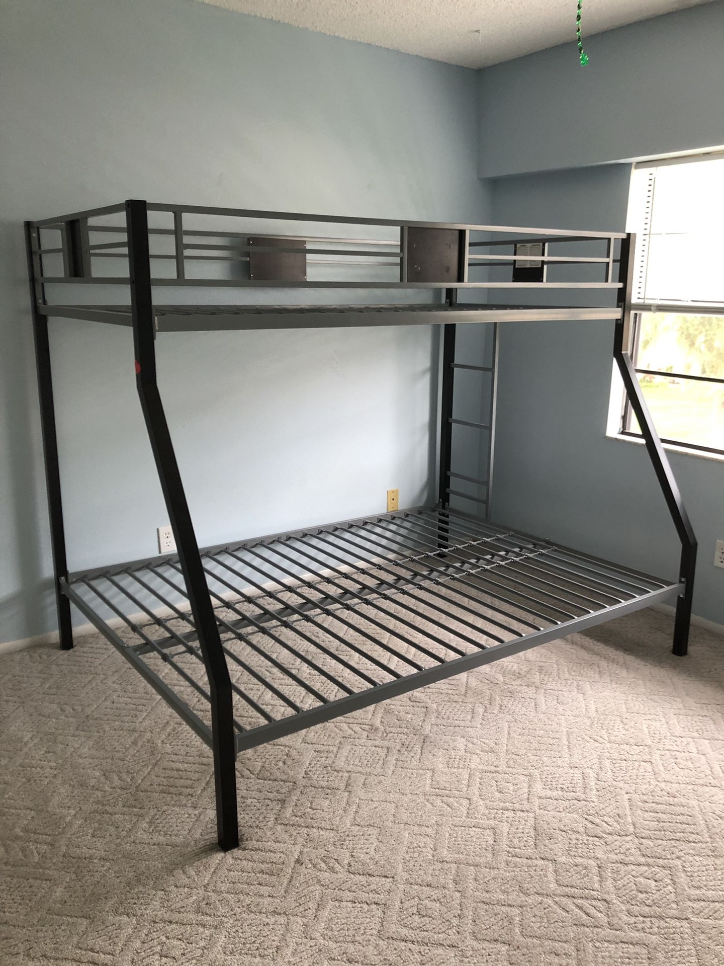 Metal bunk bed