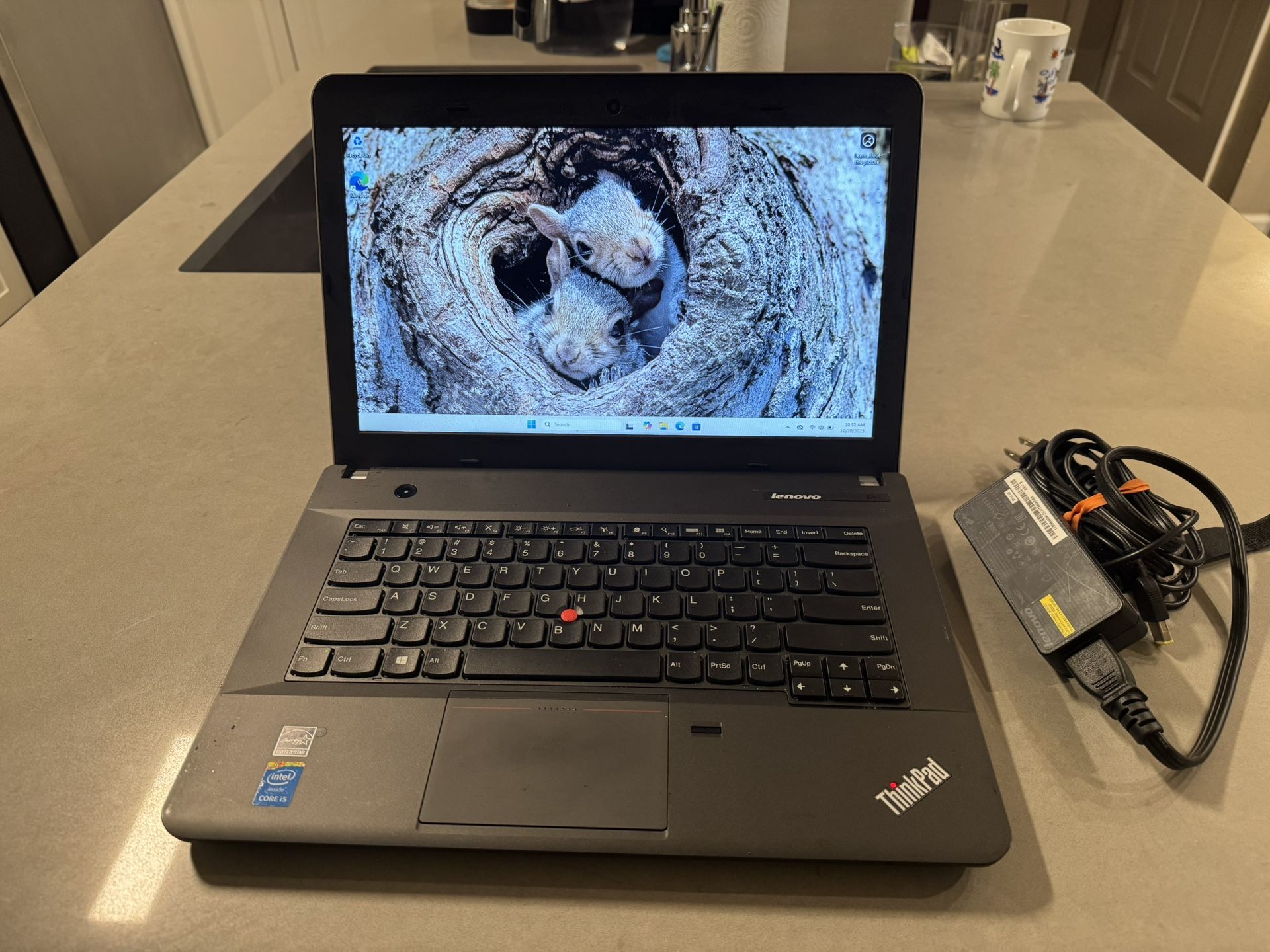 Lenovo 14inch laptop Windows 11 charger included