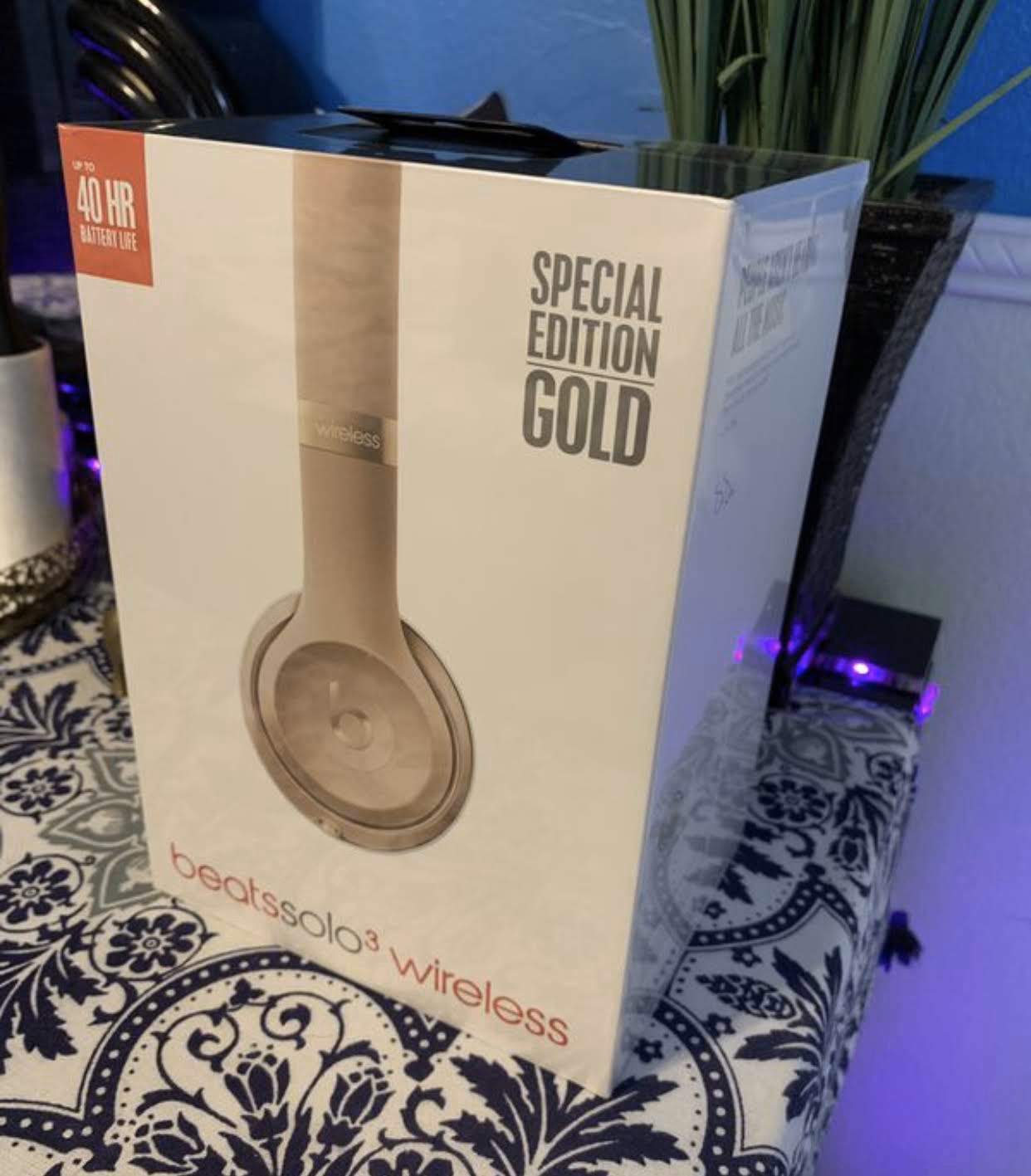 Beats Solo 3 Wireless Metallic Gold Limited Edition! Sealed!