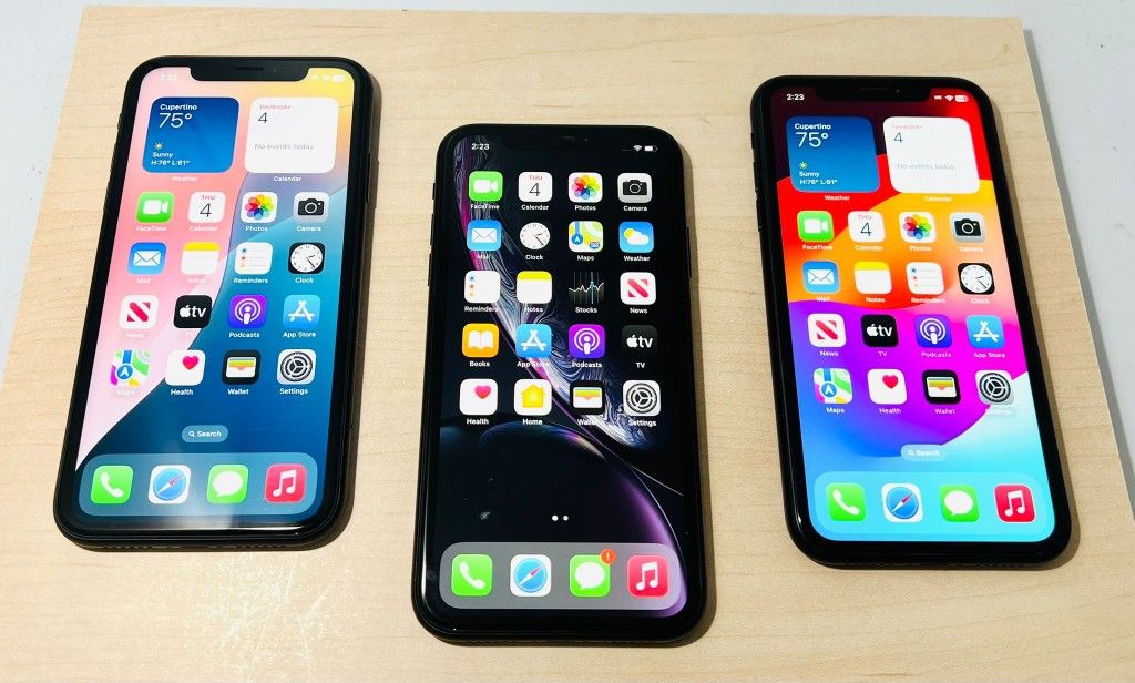 Apple IPHONE XR 64GB UNLOCKED FOR SALE $160 Each