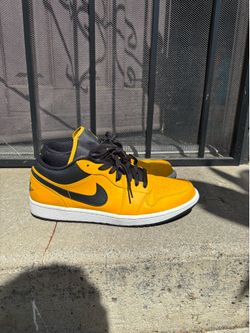 Air Jordan 1 Low University Gold Black