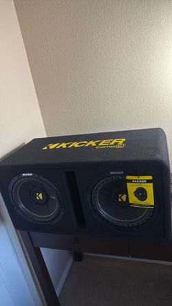 Kicker dual 10 + kicker amp cx1200 lightly used