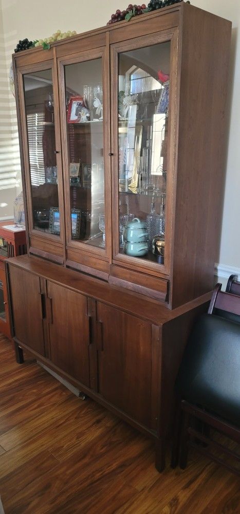 $275 CASH ALL WOOD DINING SET TABLE, 6 CHAIRS WITH CHINA CABINET AND LIGHTED GLASS HUTCH