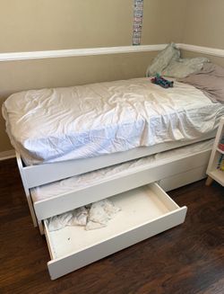 Double twin bed with drawers and mattresses