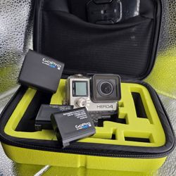 Go Pro Hero 4 Kit Almost New!!!    2 Batteries 