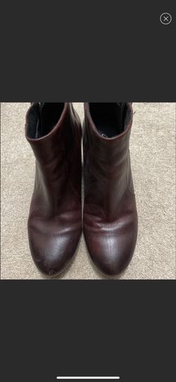 EUC maroon clarks artisian boots size 8.5 Womens