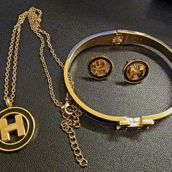 H Black And Gold Jewelry Set